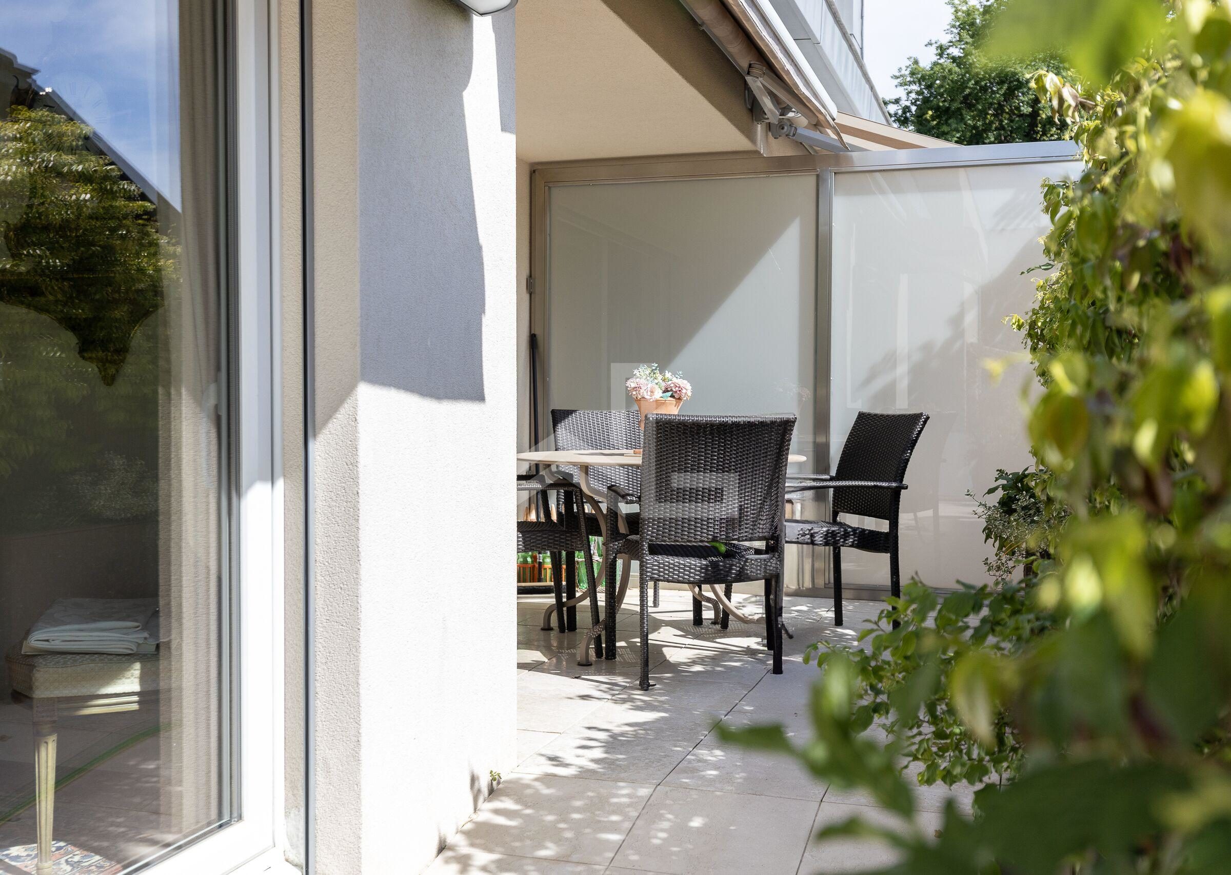 Terrasse mit Sitzgruppe