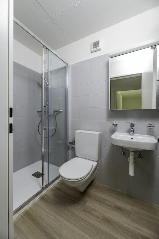Gäste-WC mit Dusche