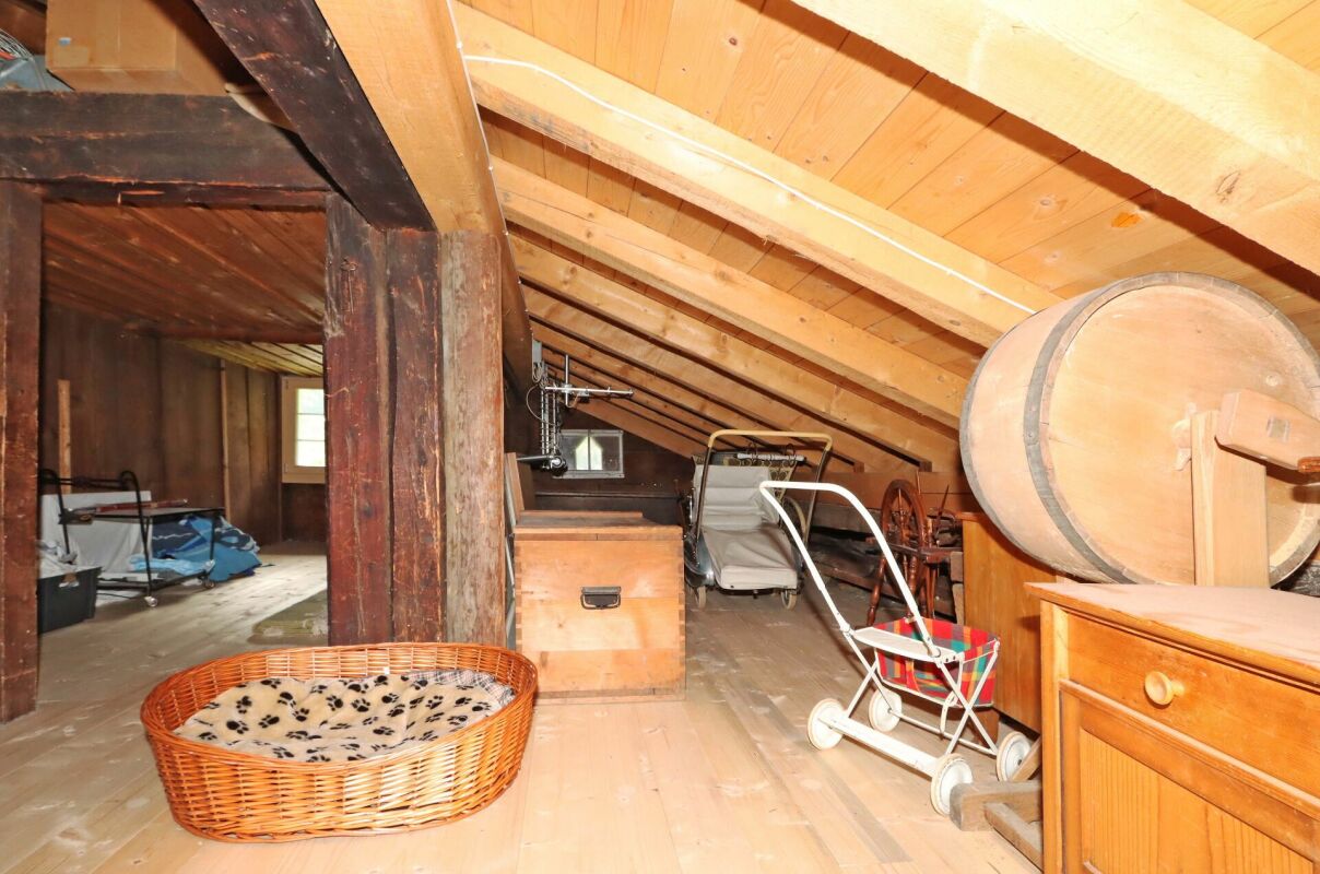 Dachboden mit Holzlagerung