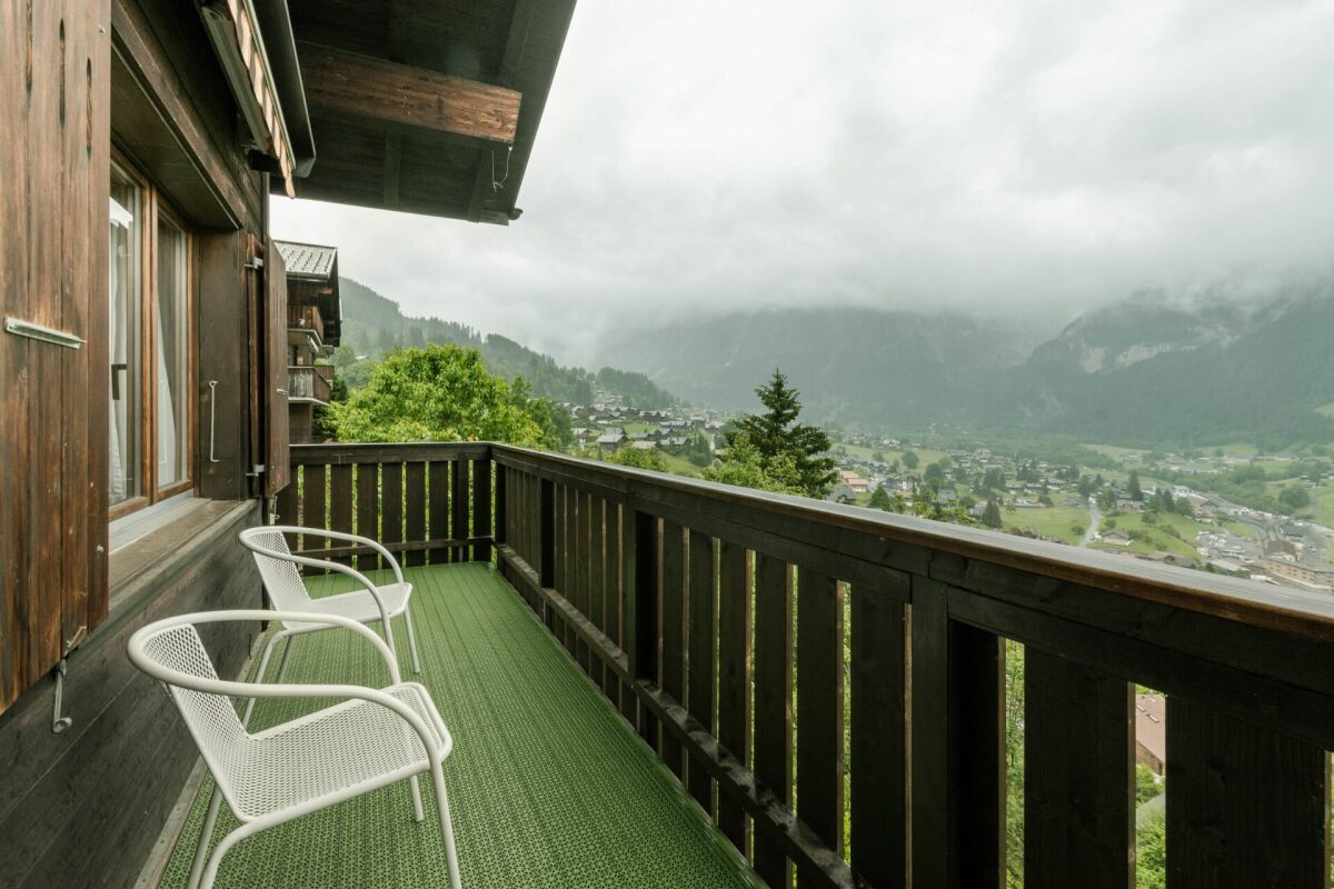 Balkon mit Bergpanorama