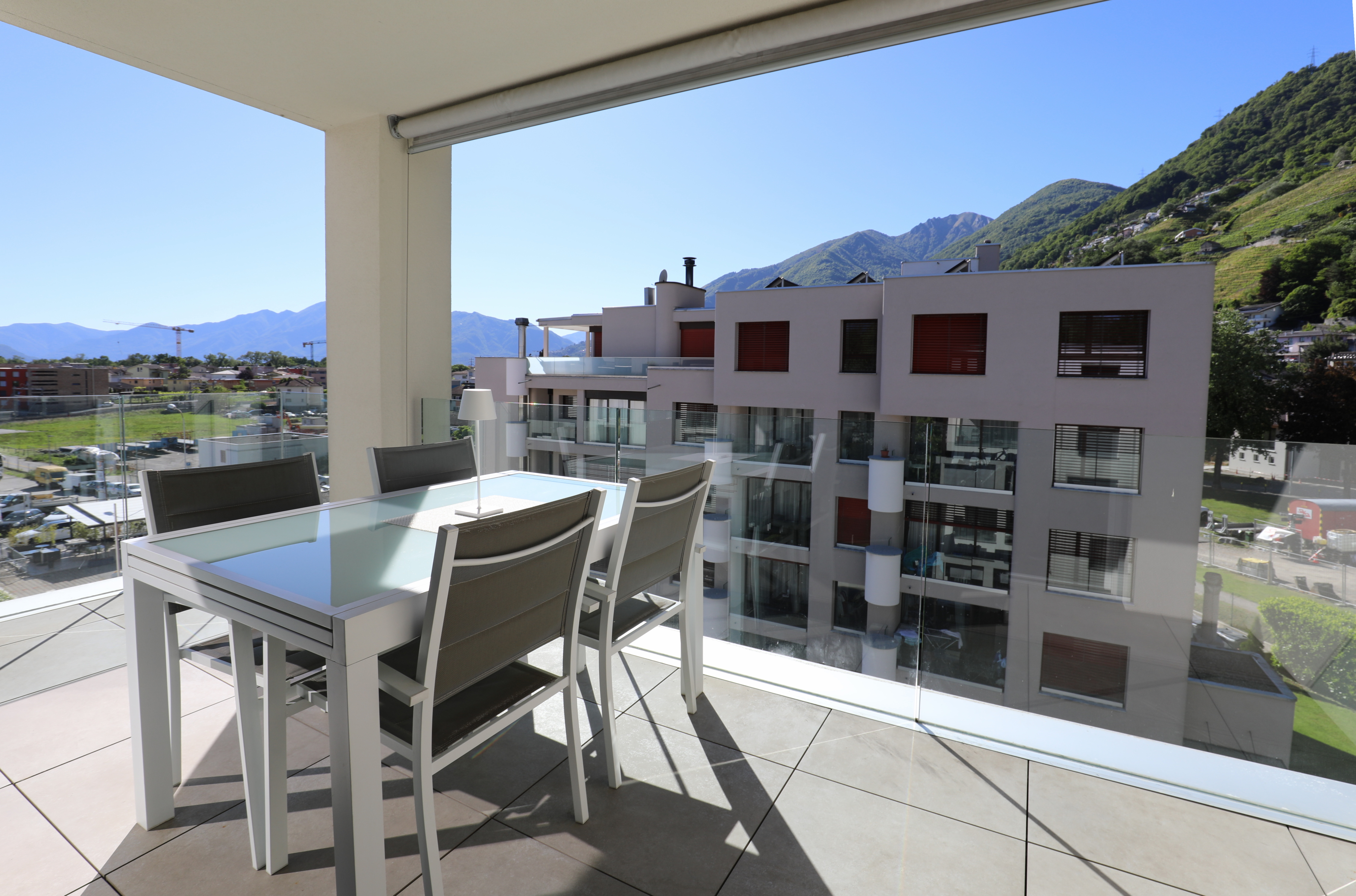 Balkon mit Bergblick