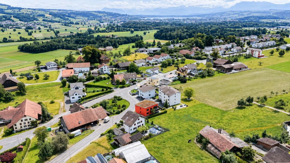 Luftaufnahme eines ländlichen Wohngebiets