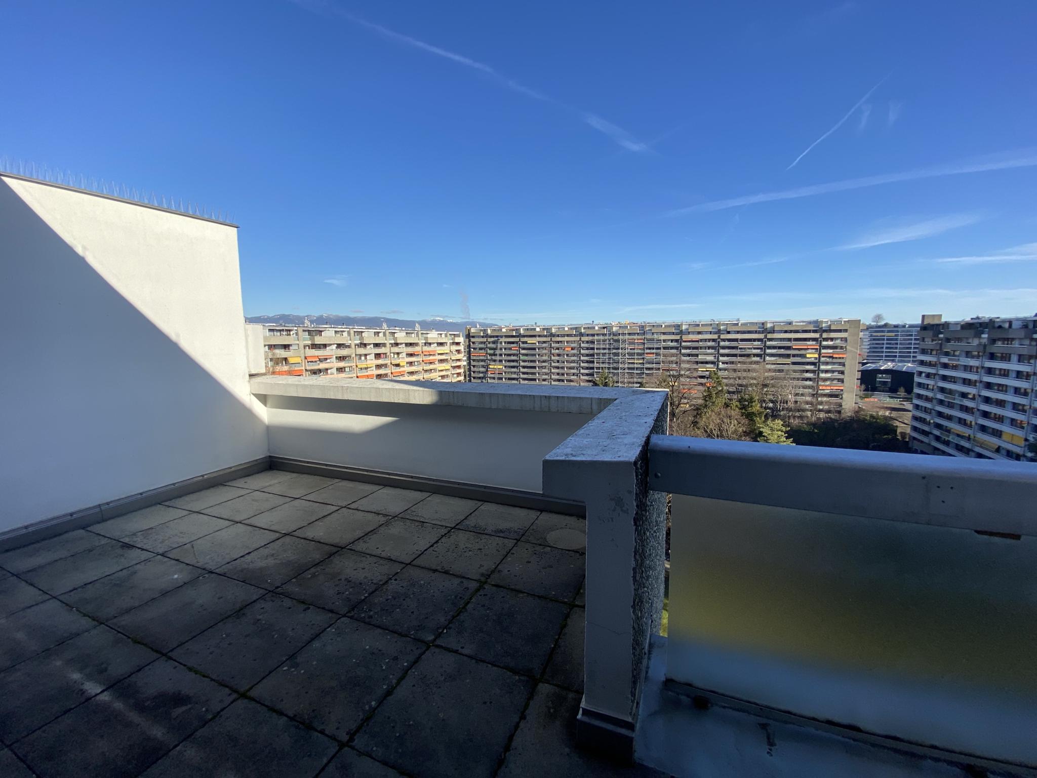 Balkon mit weitem Stadtblick