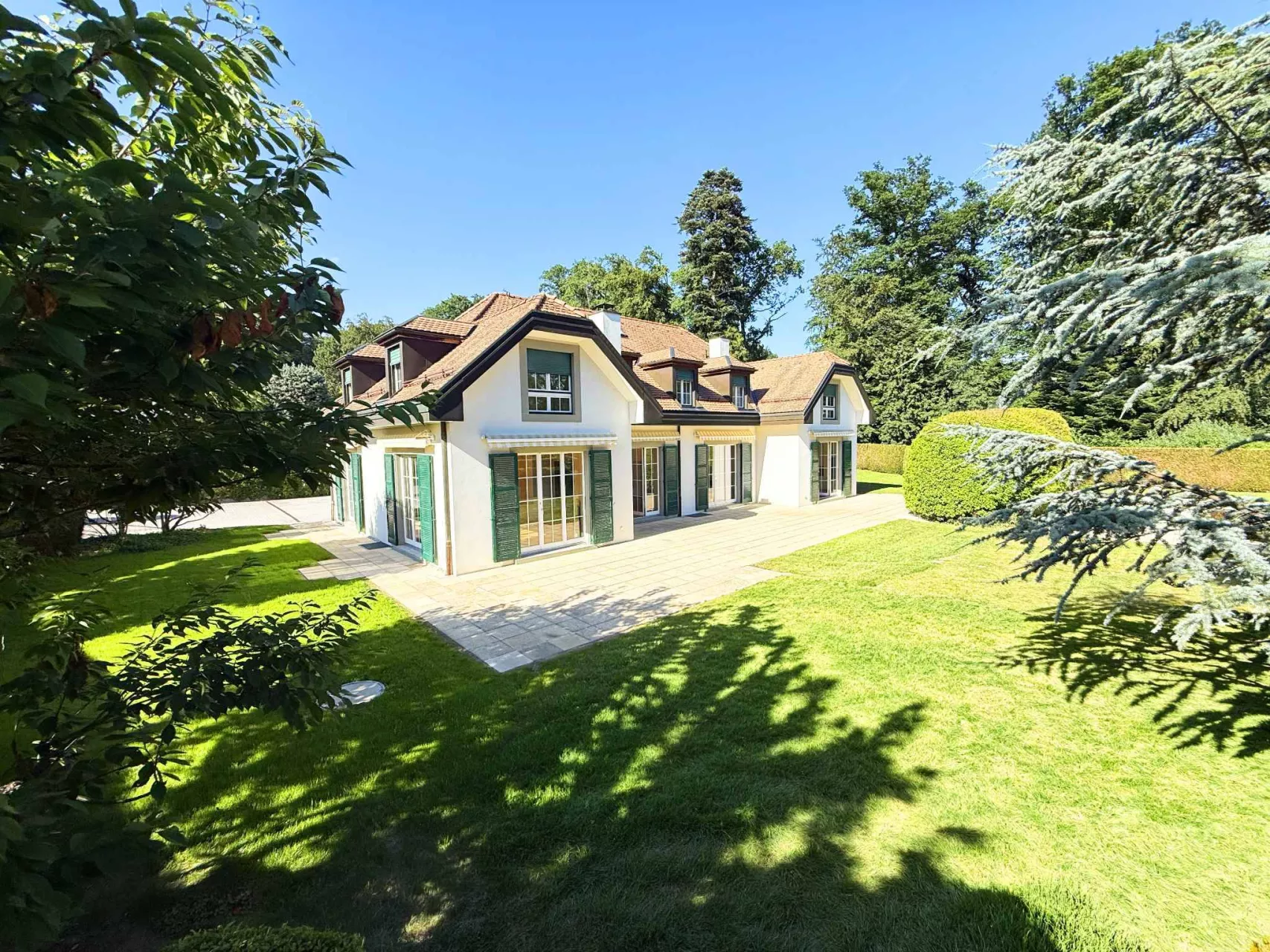 Elegantes Einfamilienhaus mit großem Garten