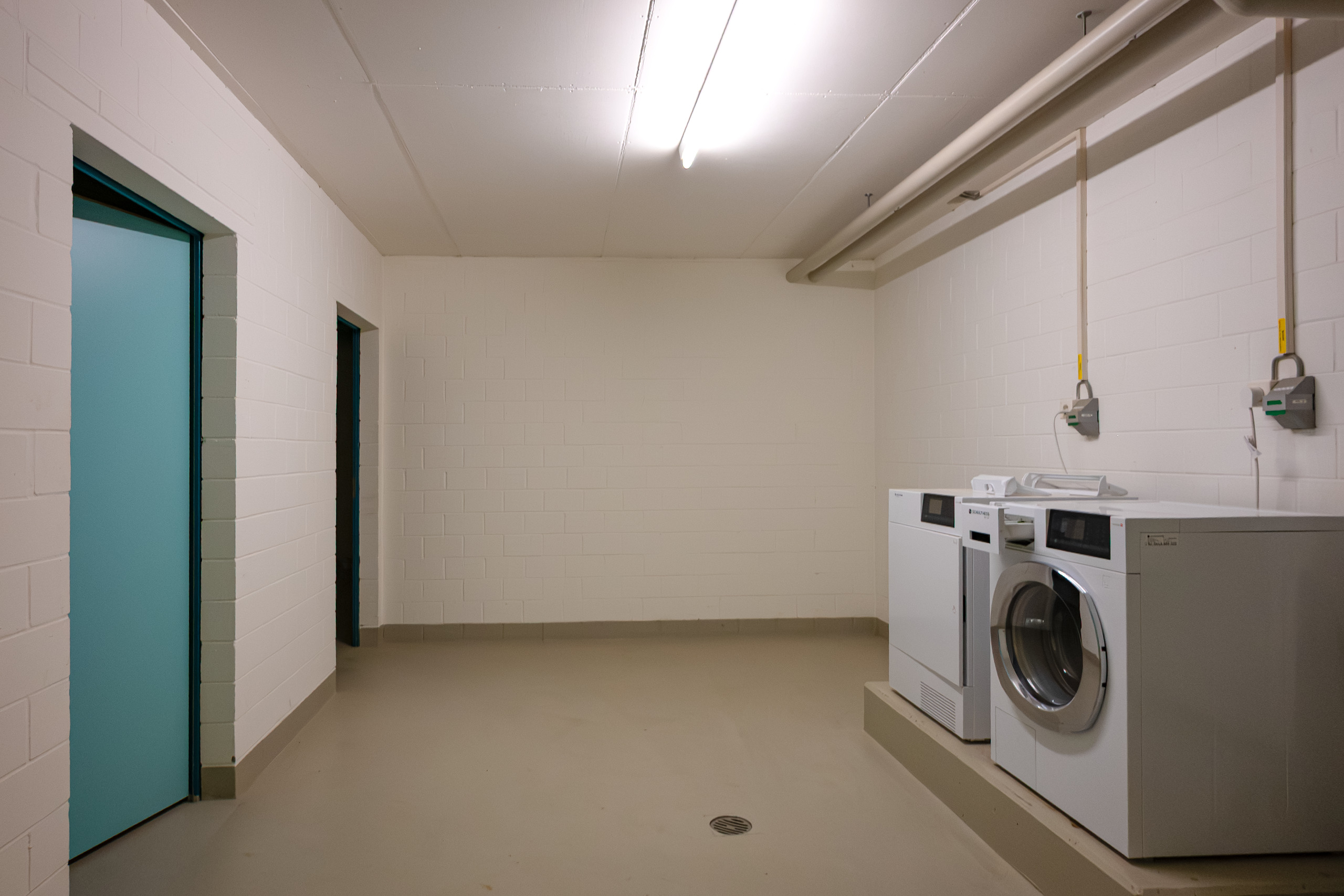Hauswirtschafts- bzw. Technikraum mit Waschmaschinenanschluss