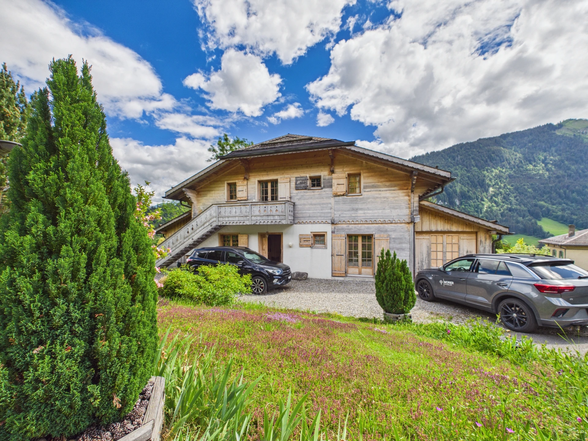 Alpenhaus mit Bergblick und Garten