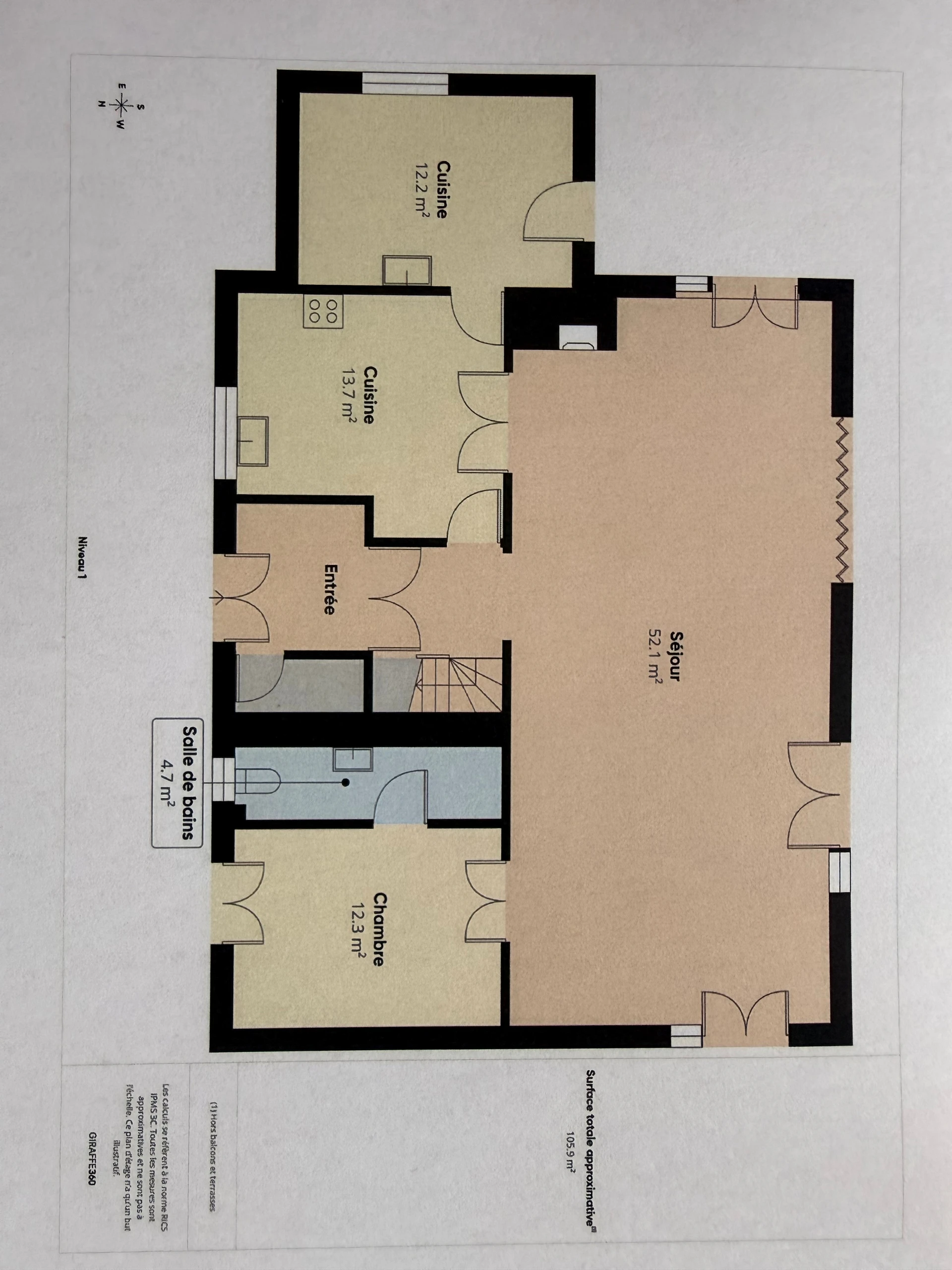 Grundriss einer Wohnung mit 3 Zimmern und Badezimmer