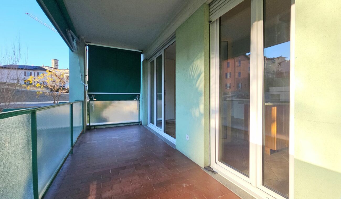 Balkon mit Glasgeländer