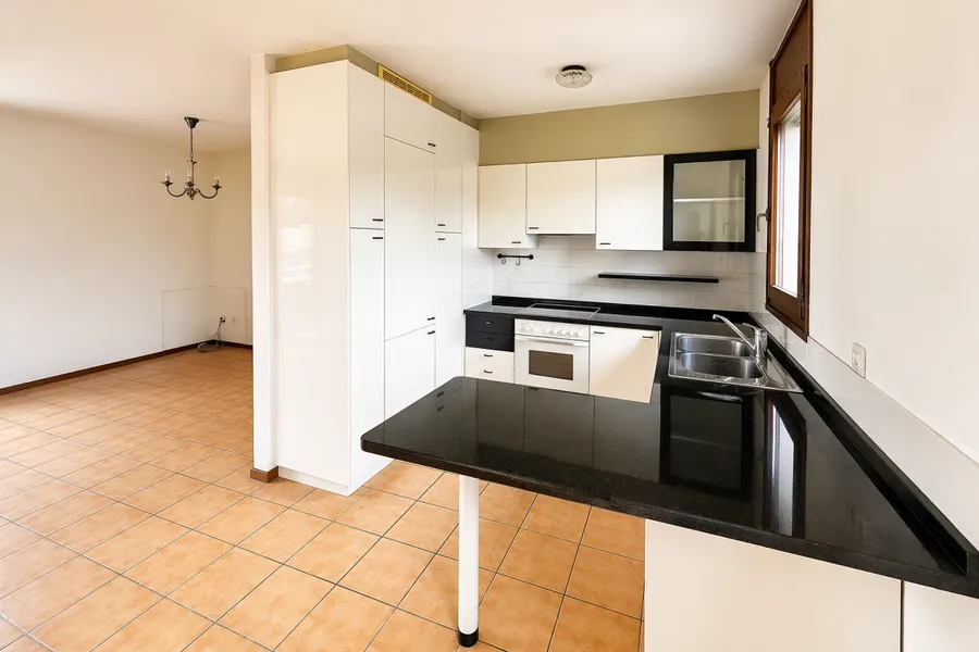 Küche mit angrenzendem Essbereich