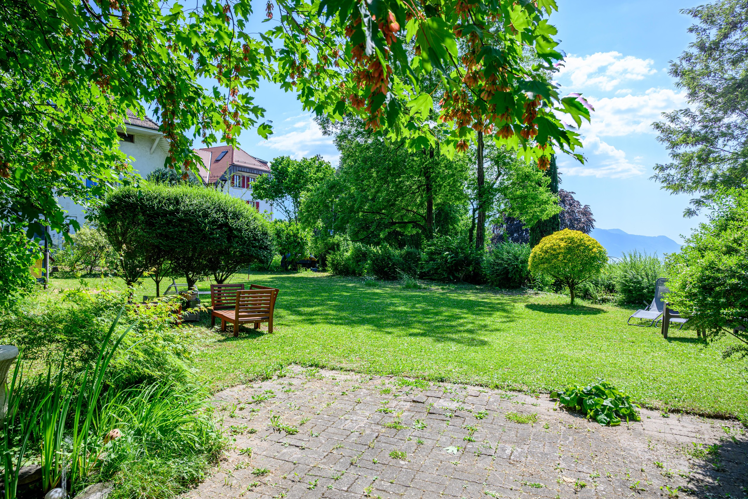 Großer Garten mit Blick ins Grüne
