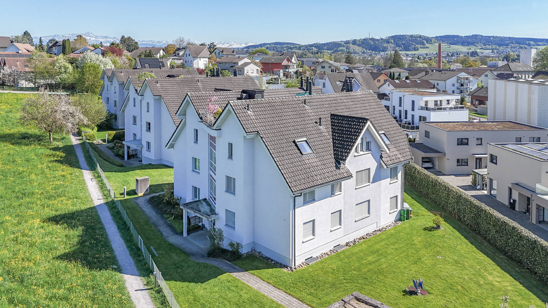 Luftaufnahme einer Wohnsiedlung mit Mehrfamilienhäusern