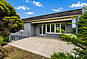 Modernes Einfamilienhaus mit Garten