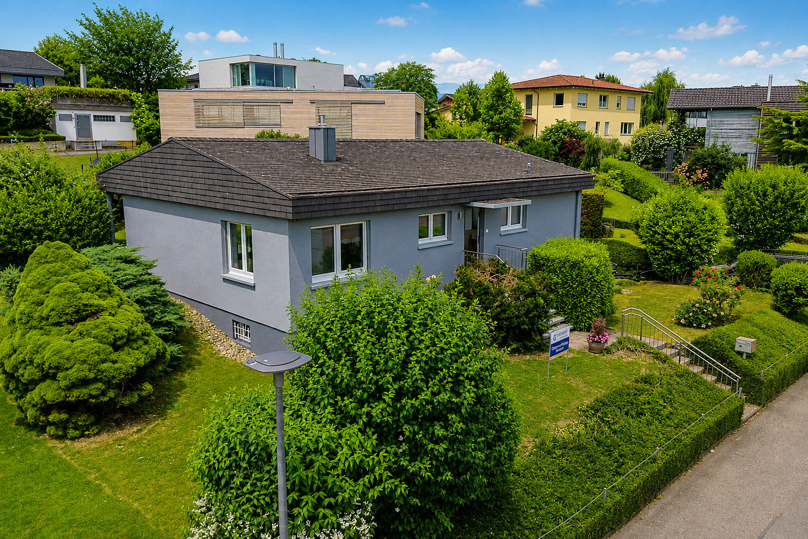 Einfamilienhaus mit gepflegtem Garten