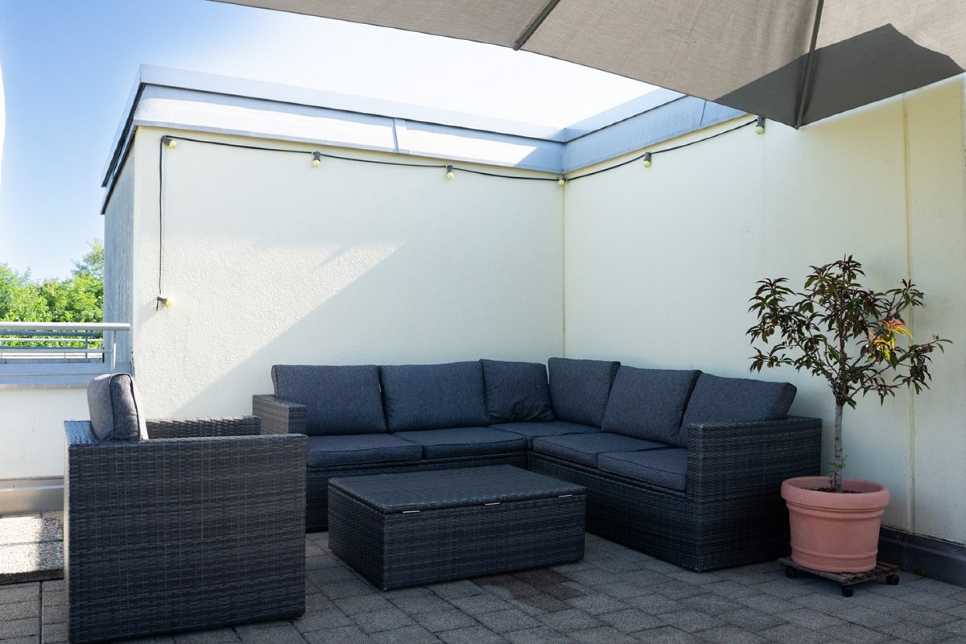 Dachterrasse mit Lounge-Möbeln