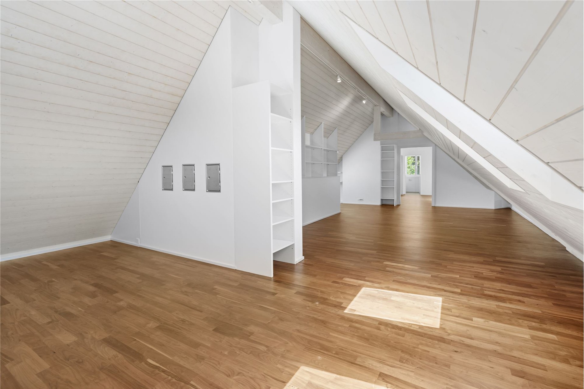Ausgebauter Dachraum mit Holzboden