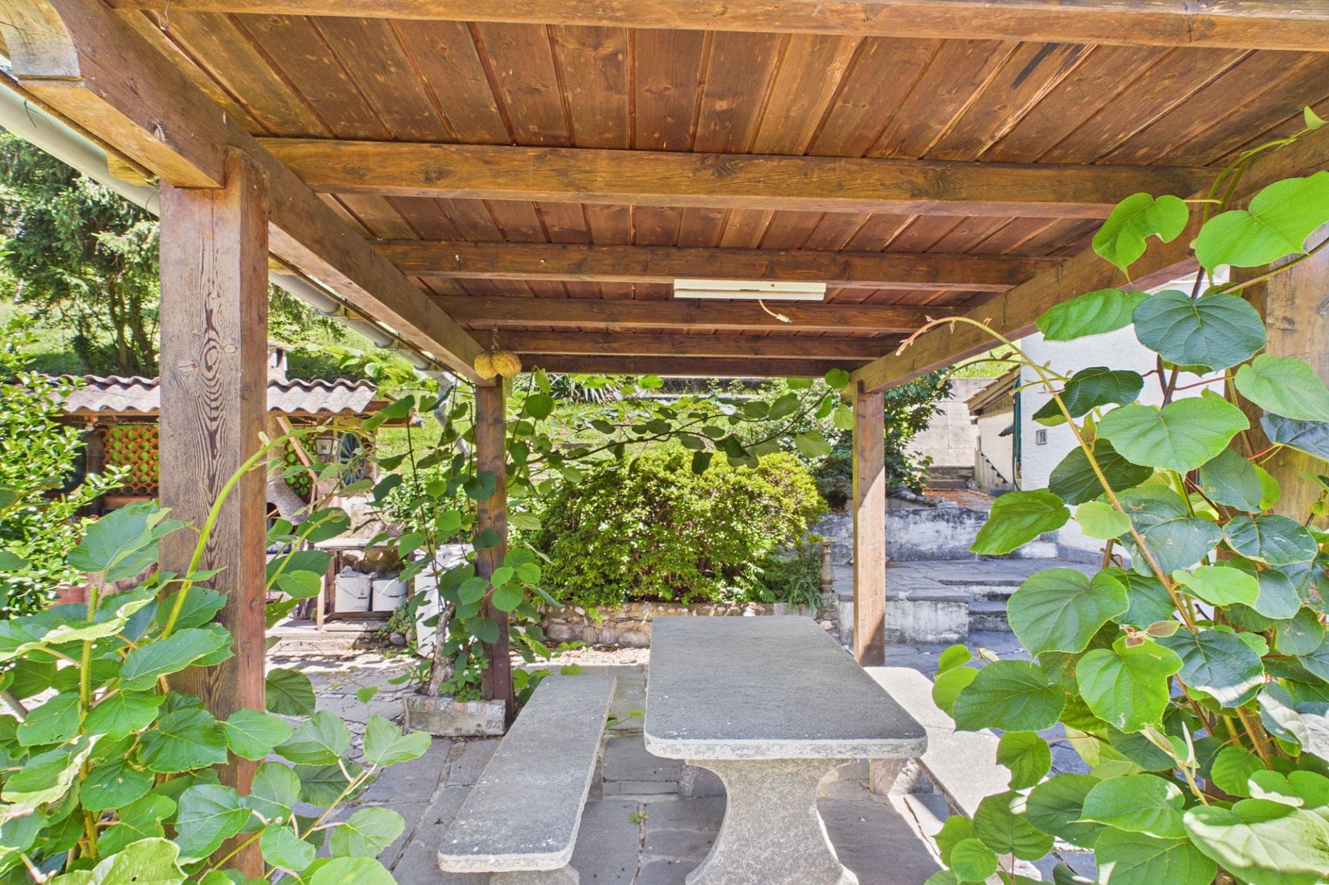 Überdachte Gartensitzgruppe