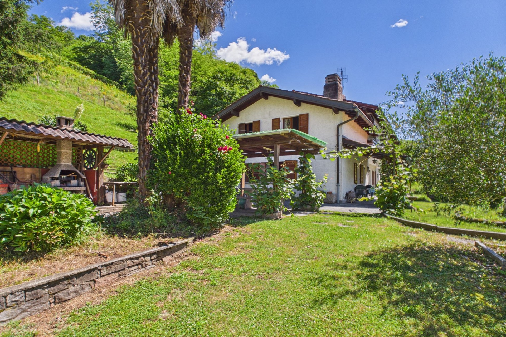 Landhaus mit Garten und Außenküche