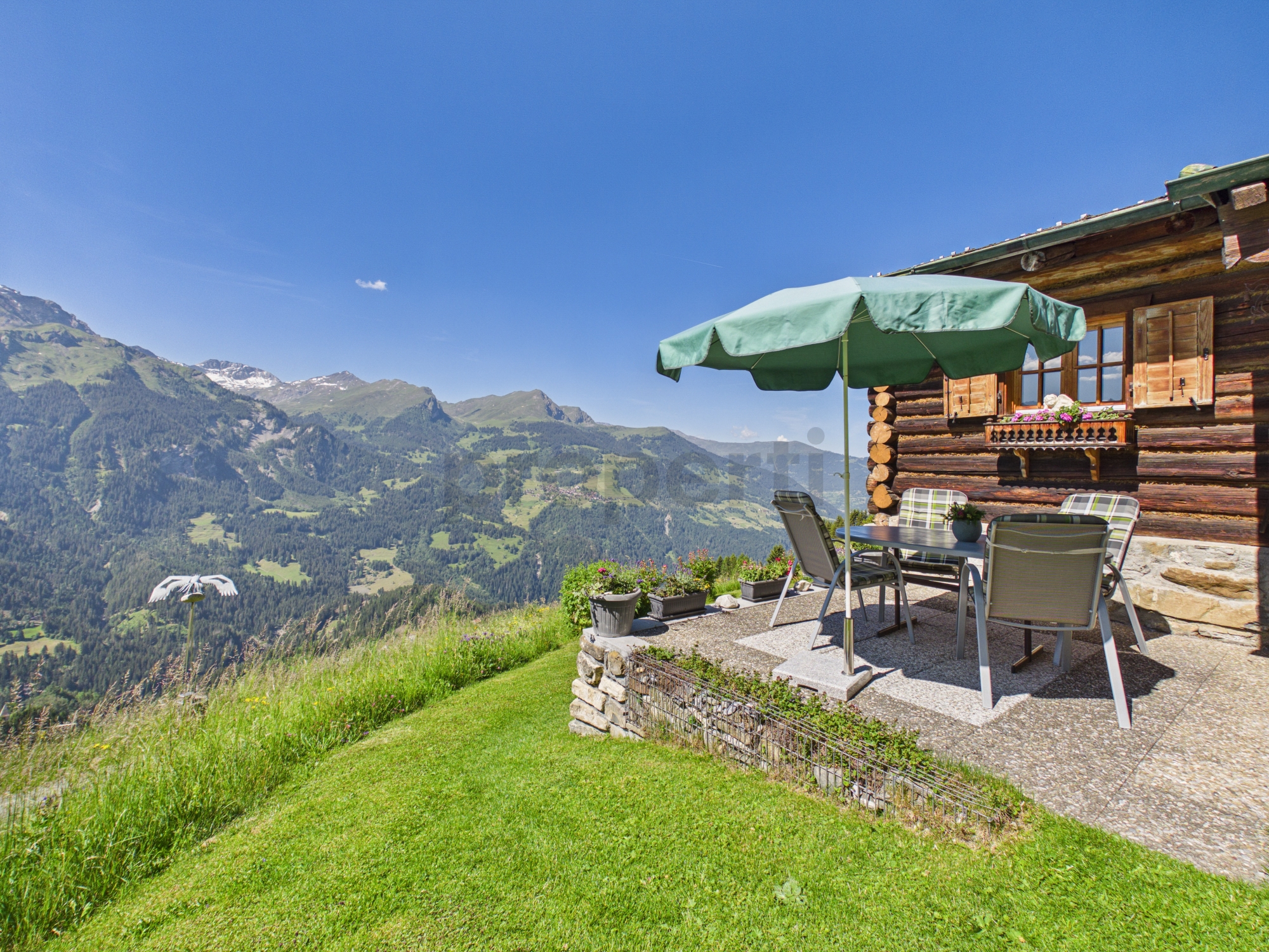 Balkonterrasse mit Bergpanorama