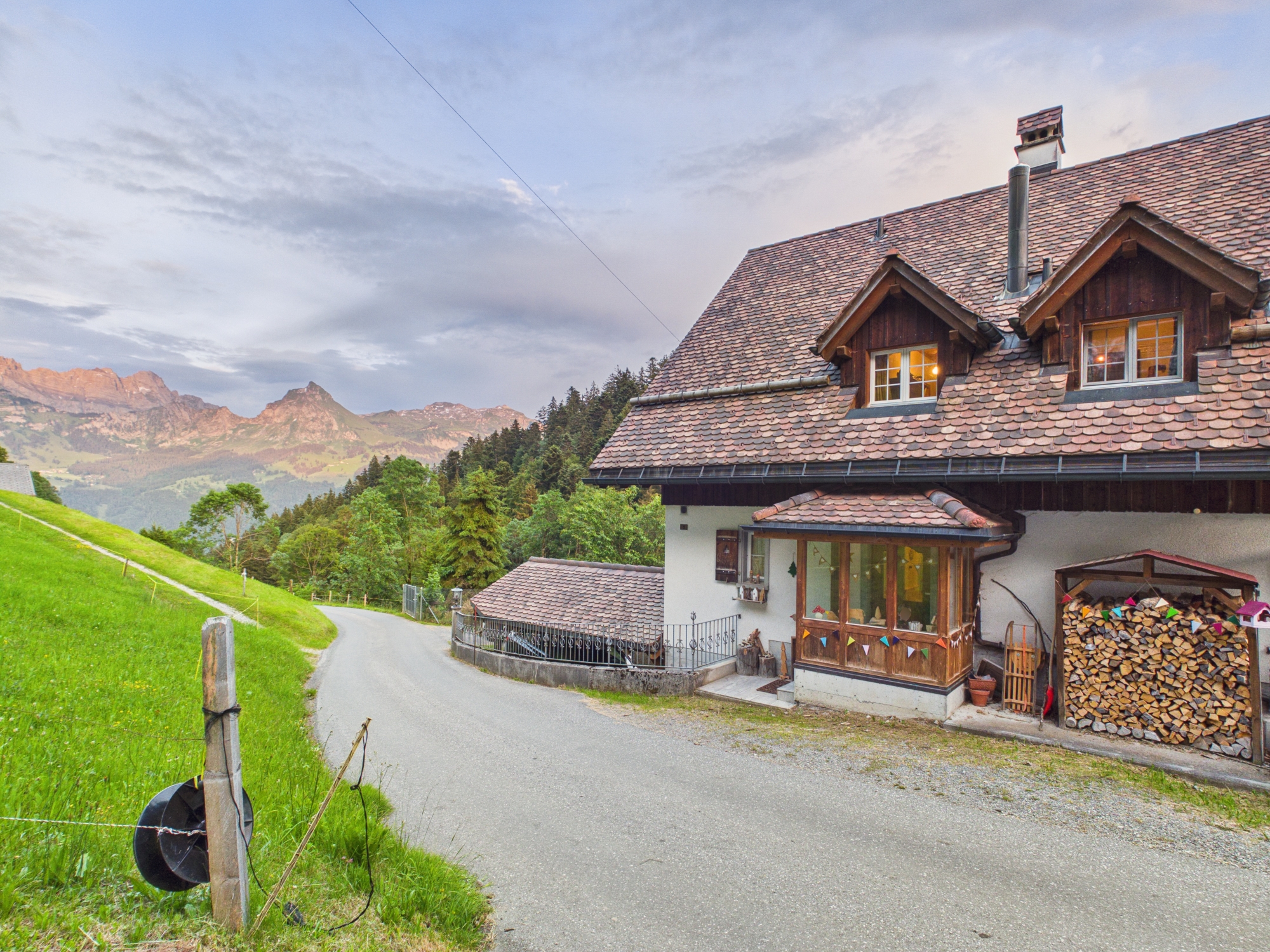 Berghaus mit Alpenblick