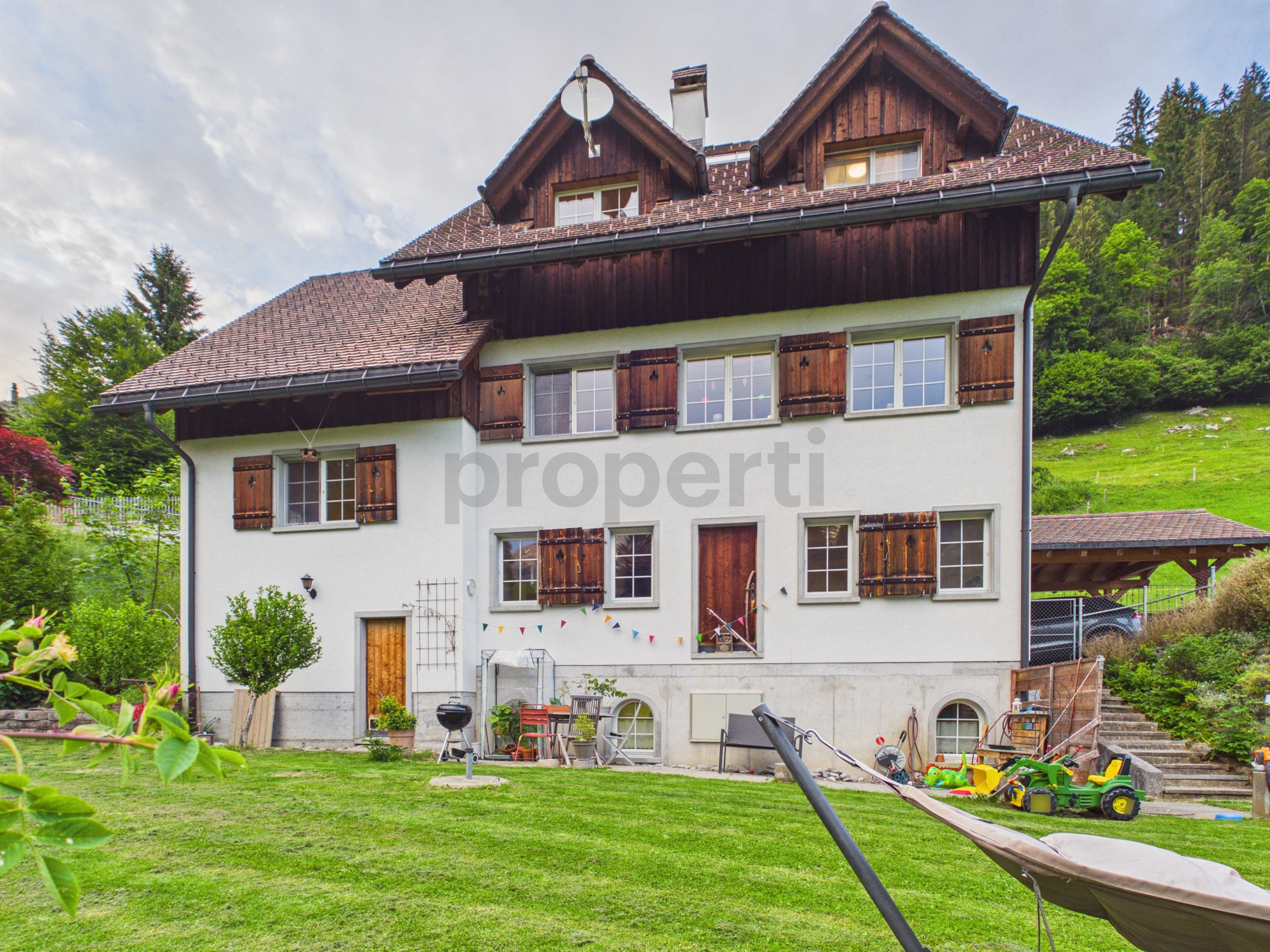 Alpines Wohnhaus mit großem Garten