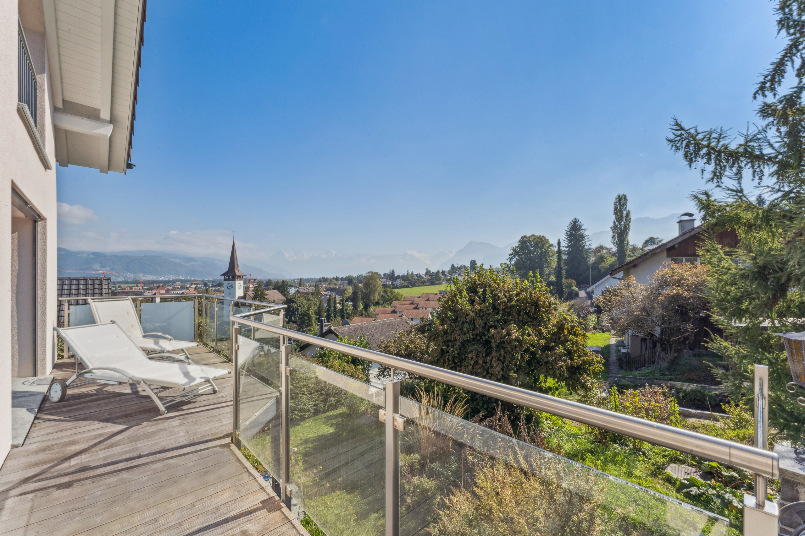 Balkon mit Bergblick