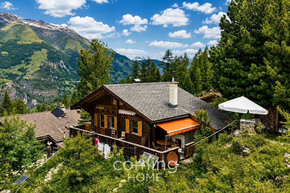 Alpines Chalet mit Bergblick
