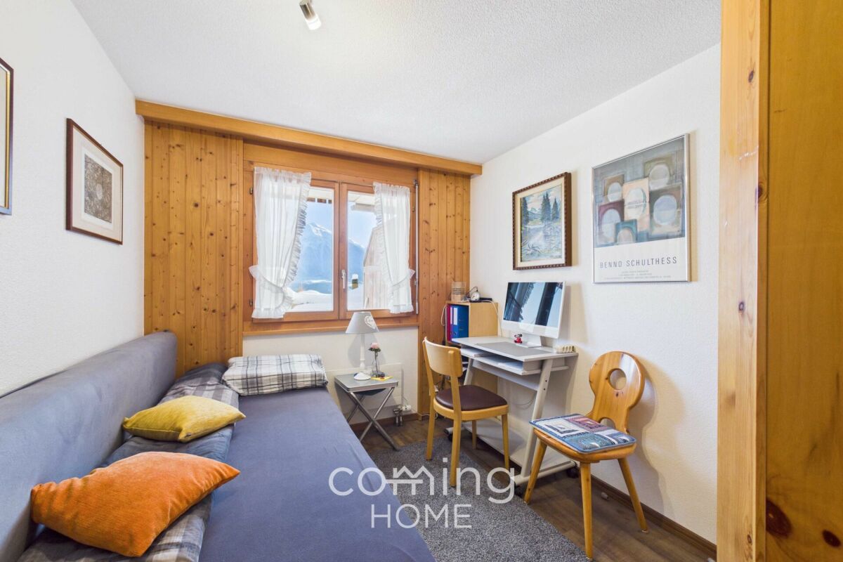 Kleines Arbeits- und Wohnzimmer mit Bergblick
