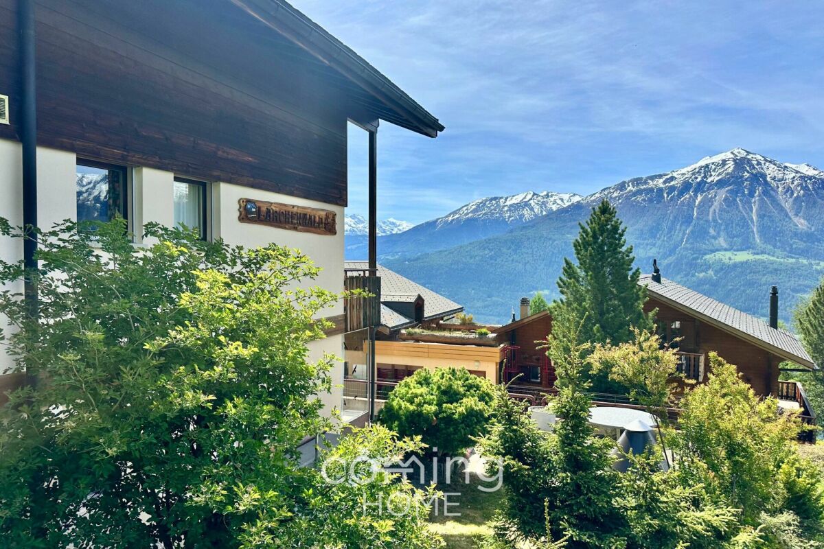 Alpenhaus mit Bergblick