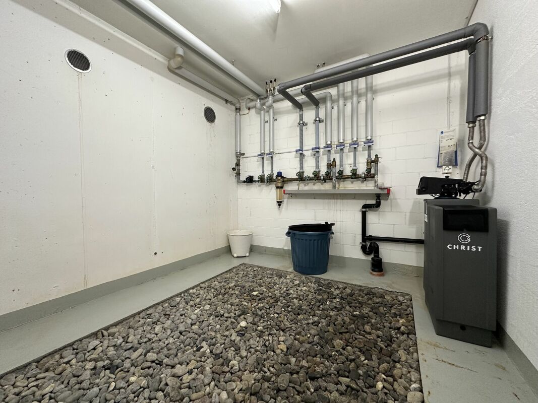 Technikraum mit Wasseraufbereitung