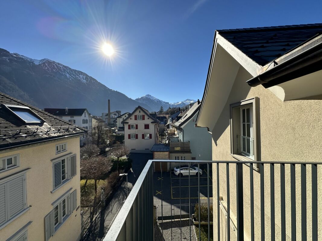 Balkonblick auf Berglandschaft