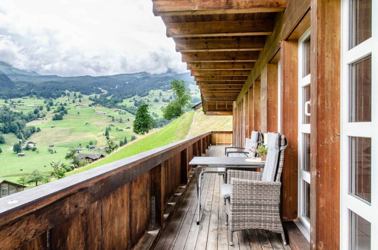 Balkon mit Alpenblick