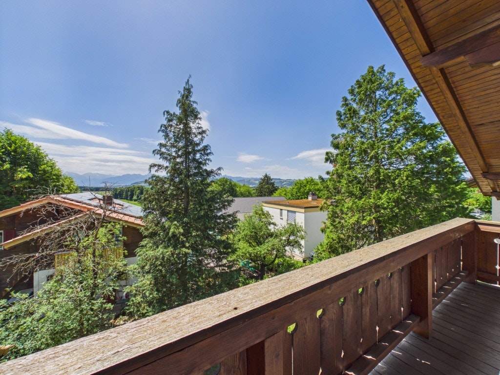 Balkon mit Bergblick und Blick ins Grüne