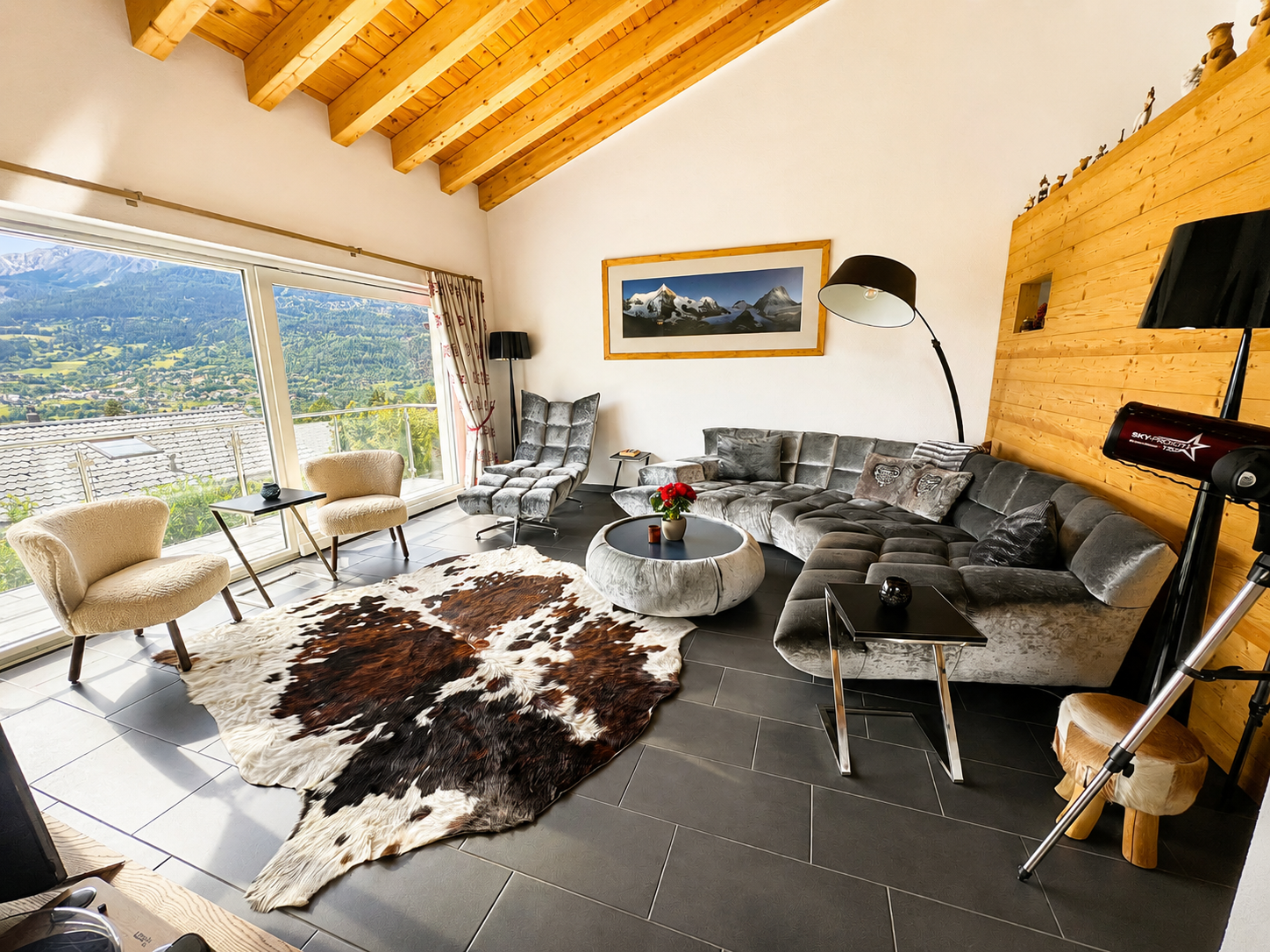 Wohnzimmer mit Bergblick