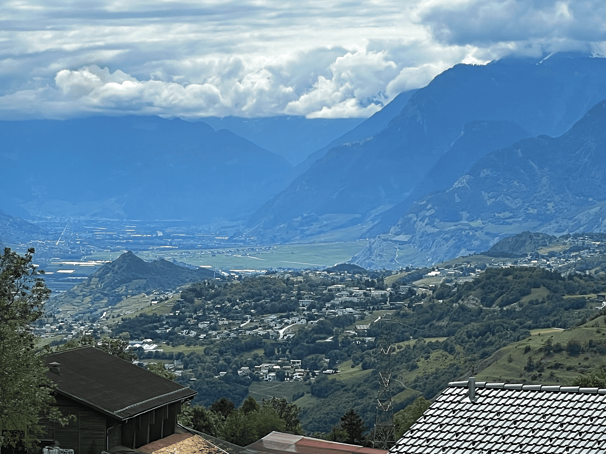 Bergpanorama mit Talblick