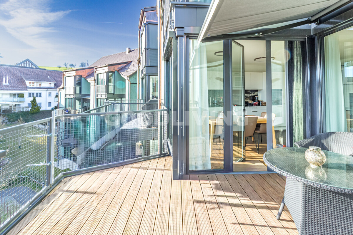 Balkon mit Wohnungszugang