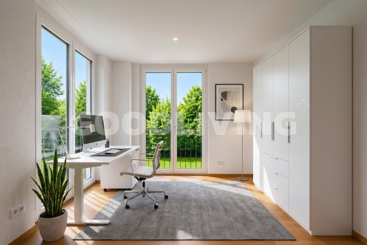Helles Arbeitszimmer mit Balkonblick