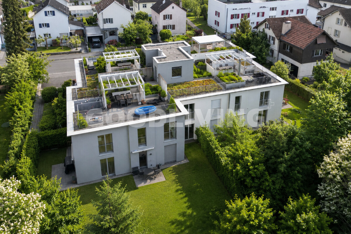Moderne Wohnanlage mit Dachterrassen und Garten