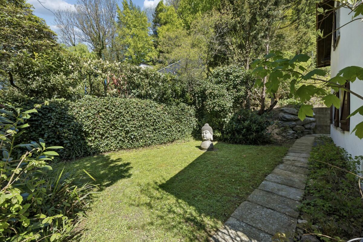Garten mit Buddha-Statue