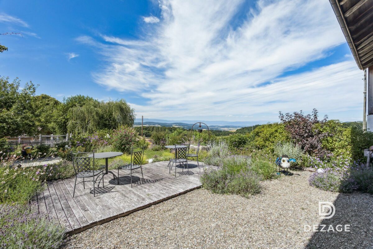 Garten mit Terrasse und Fernblick