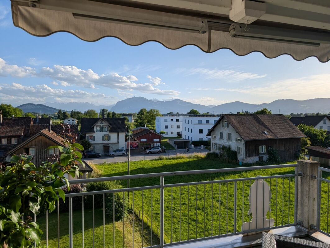 Balkon mit Bergblick