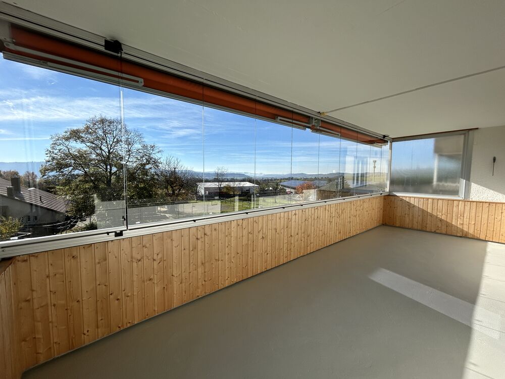 Verglaste Loggia mit Panoramablick