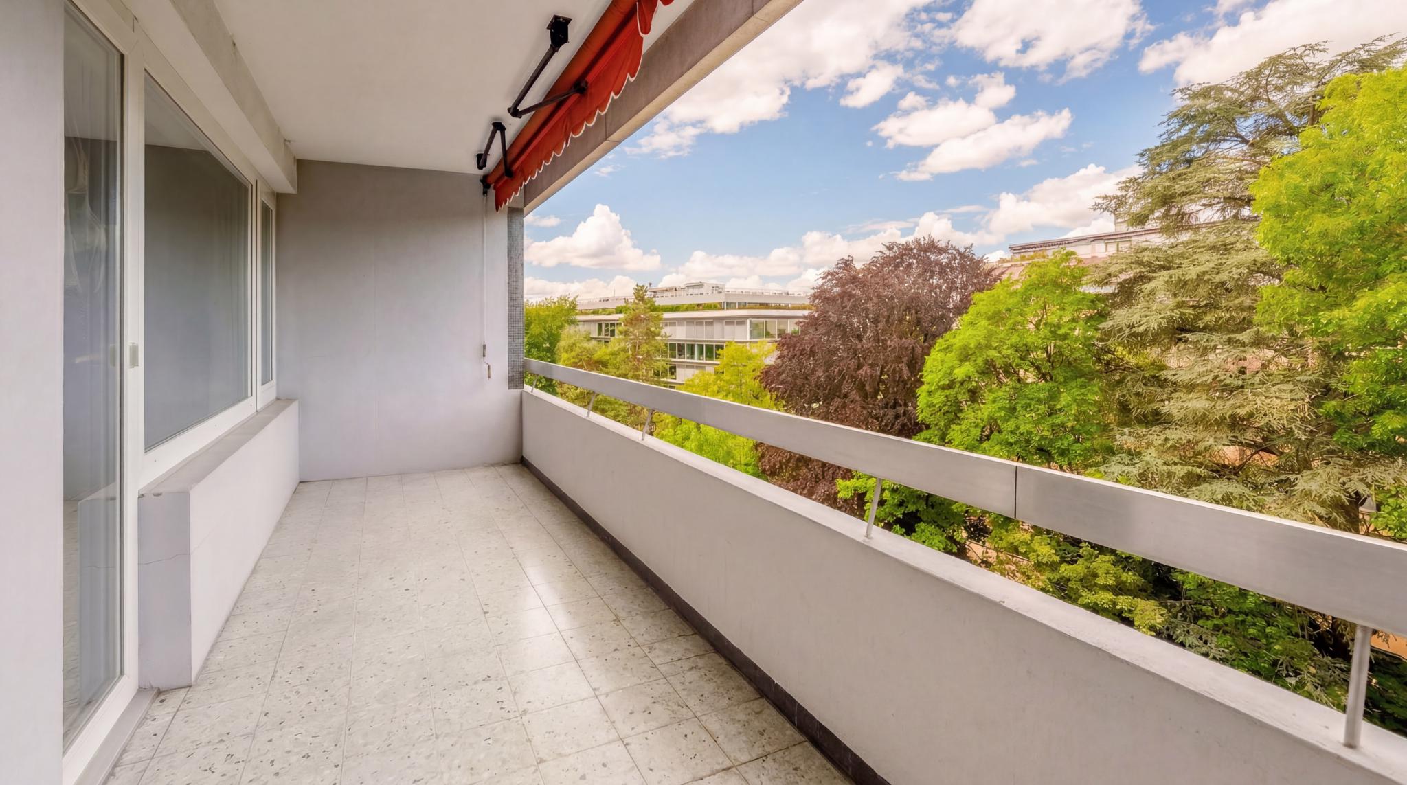 Balkon mit Blick ins Grüne