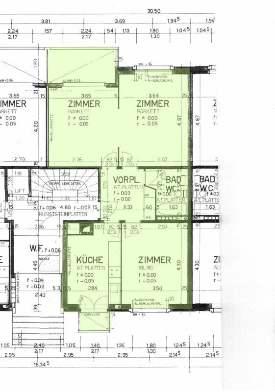 Grundriss mit mehreren Zimmern, Küche und Bädern