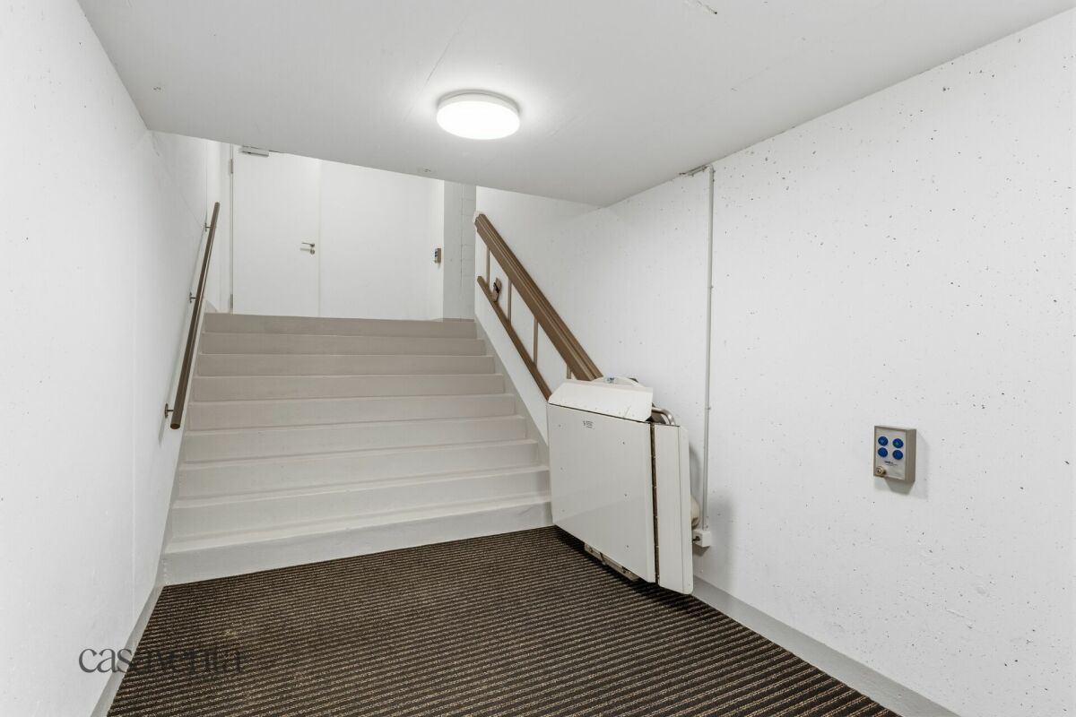 Kellertreppe mit Flur