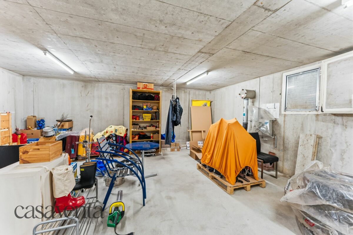 Unbekanntes Keller-/Garagenbild