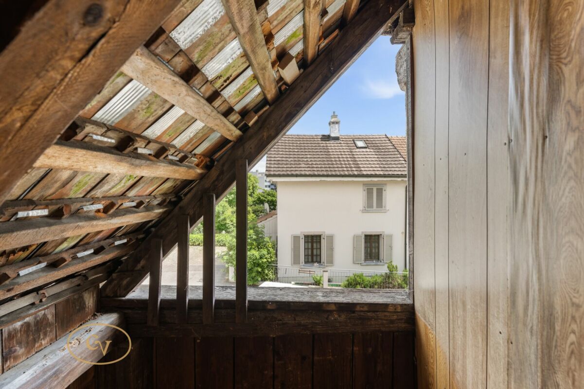 Dachboden mit Blick nach draußen