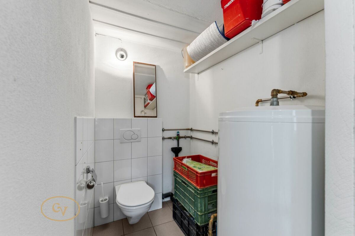 Hauswirtschaftsraum mit WC und Technikinstallation