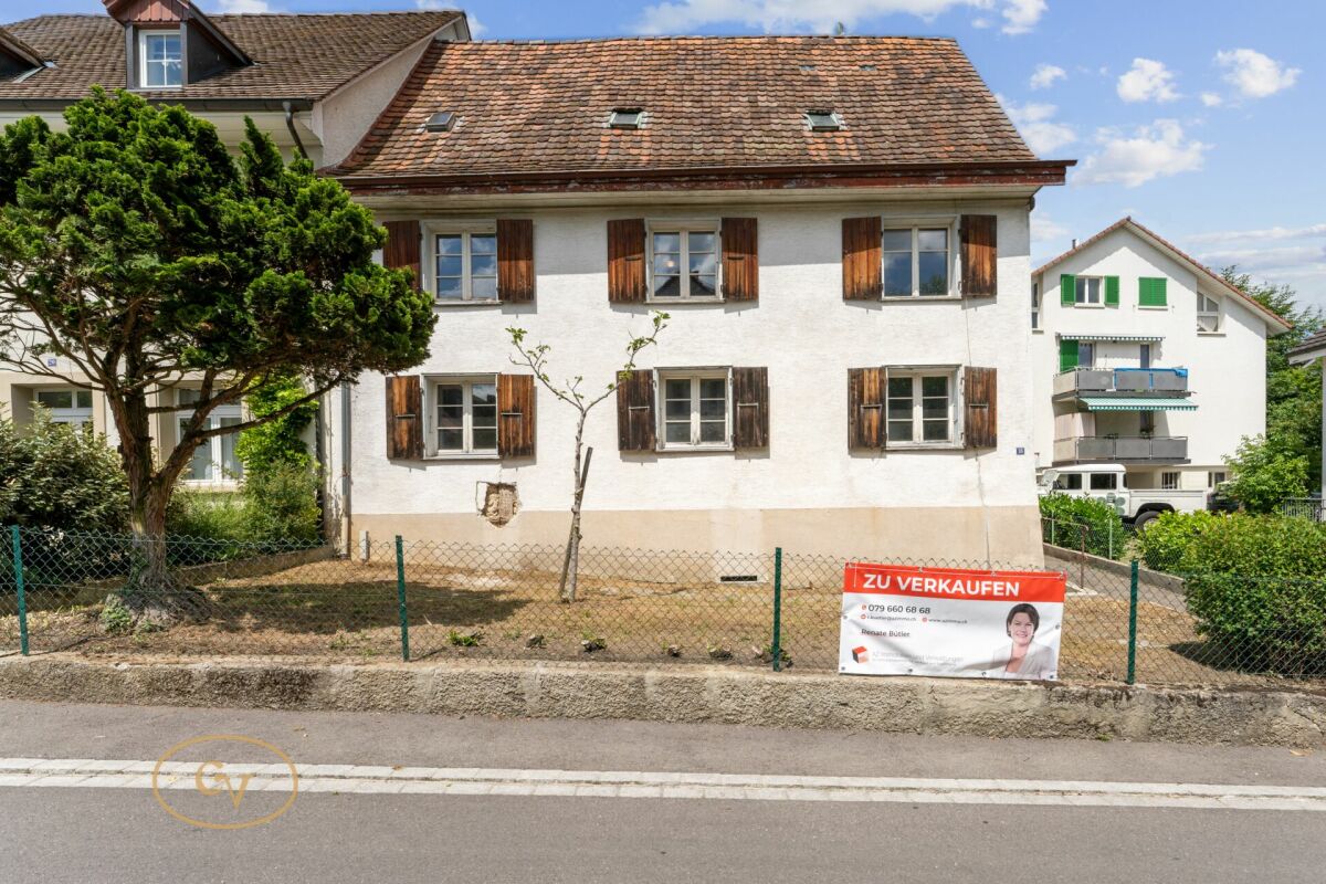 Wohnhaus mit Vorgarten