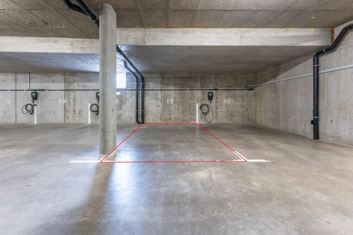 Tiefgarage mit Stellplätzen