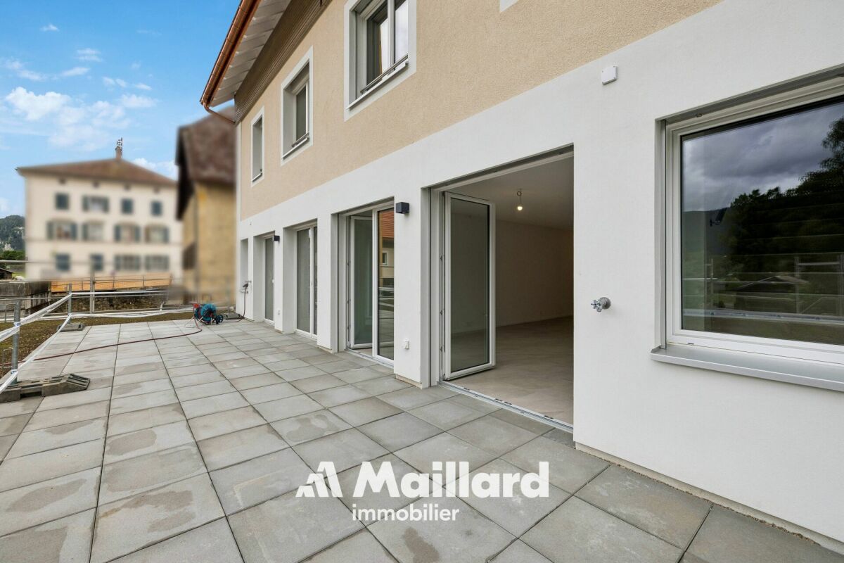 Dachterrasse an einer modernen Hausfassade
